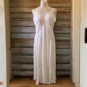 Vintage
Rogers Pleat Chiffon Lace Cutout Trim Full Slip Dress